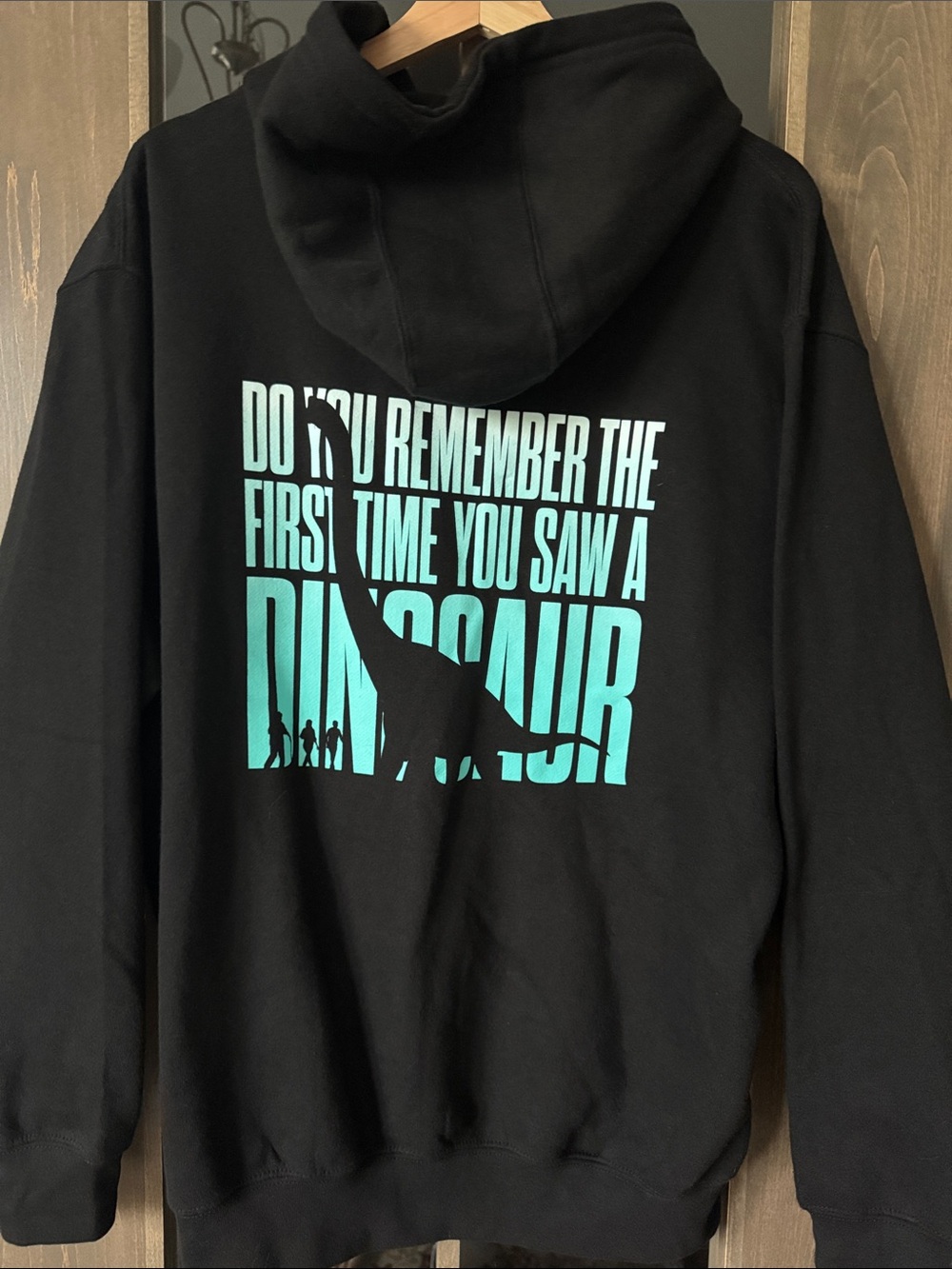 Jurassic World The Exhibition
Exclusive Hoodie 
Brachiosaurus outline black